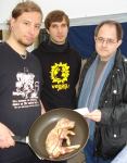 Mit drastischen Mitteln gegen Fleischkonsum: (v. li.) Christian Schneider, Jonas Fischer und Achim Stößer, Gründer der Tierrechtsinitiative 'Maqi – für Tierrechte, gegen Speziesismus'.